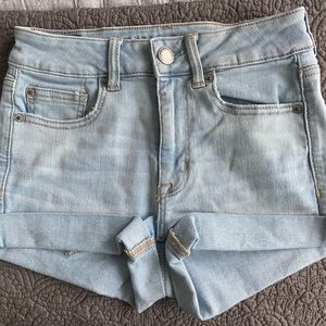 Light wash denim hi-rise shortie.